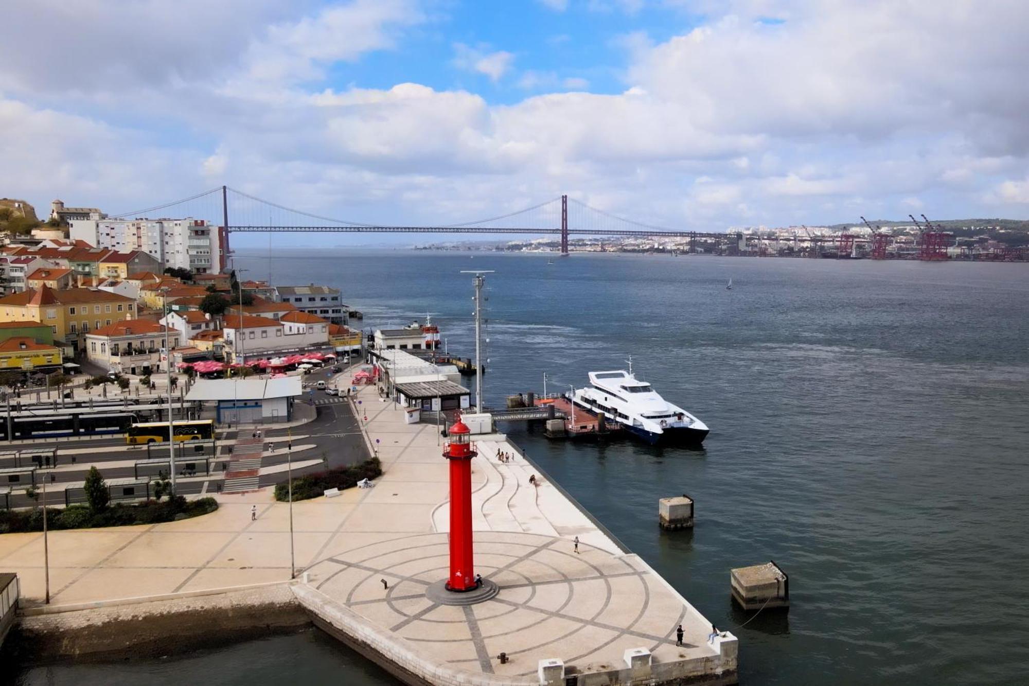 Cacilhas Riverview! Almada Exterior photo